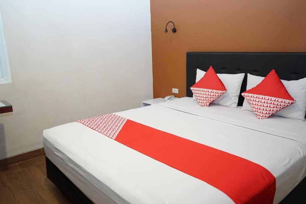 Ren'Z Hotel Bangka Island  Exterior photo