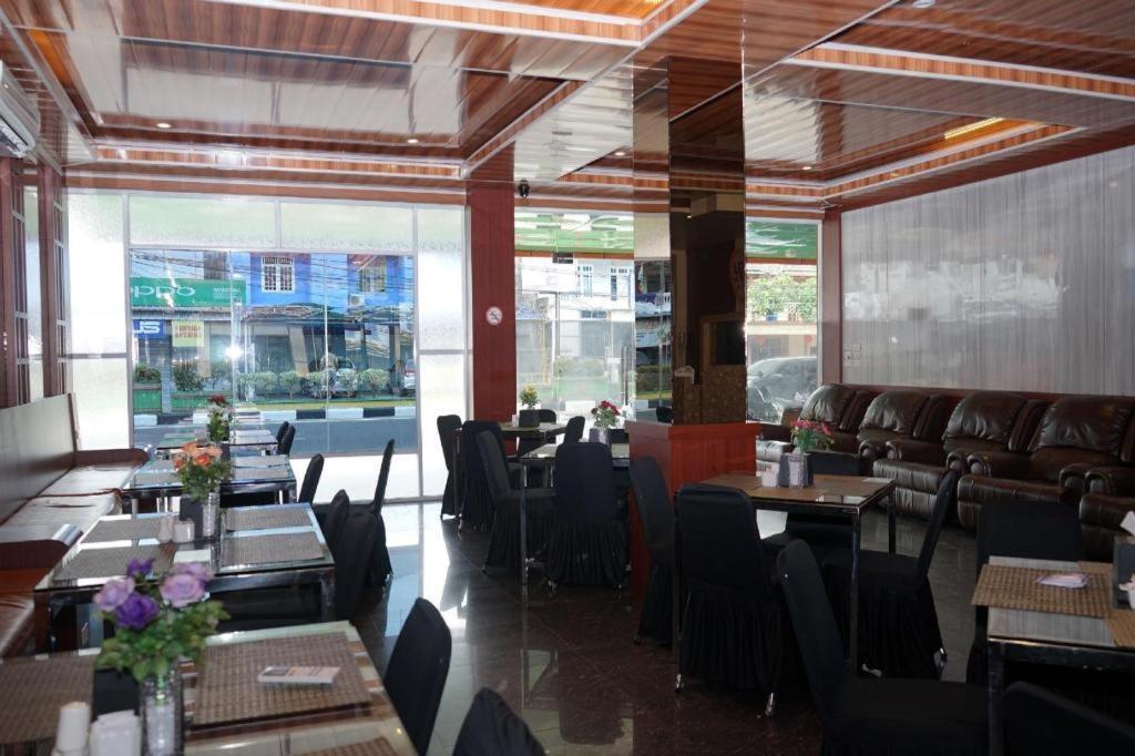 Ren'Z Hotel Bangka Island  Exterior photo